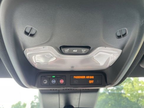 Used 2025 GMC Canyon Elevation image 26