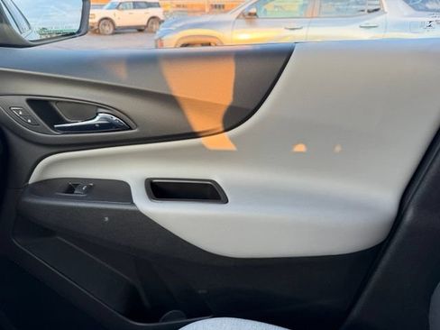 Used 2022 Chevrolet Equinox LS w/ LS Convenience Package AWD/4WD image 23