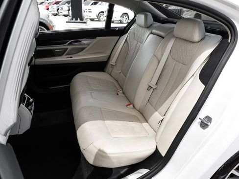 Used 2020 BMW 740i w/ Premium Package RWD image 49