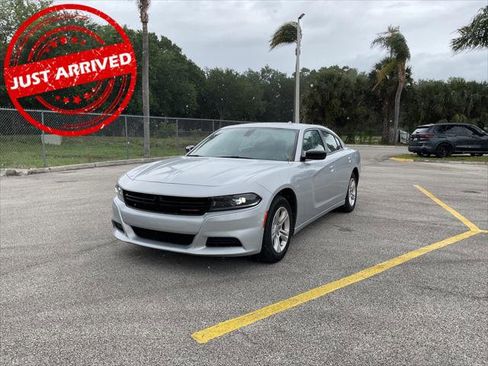Used 2023 Dodge Charger SXT image 2