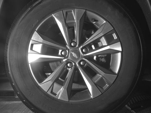 Used 2025 Chevrolet Equinox LT FWD image 13