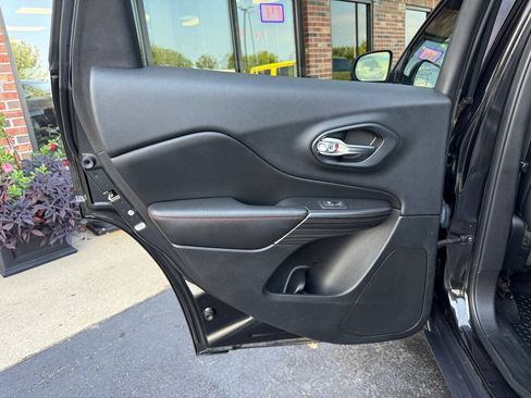 Used 2015 Jeep Cherokee Trailhawk w/ Comfort/Convenience Group AWD/4WD image 20