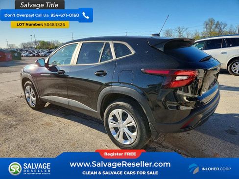 Used 2024 Chevrolet Trax LS w/ Driver Confidence Package FWD image 3