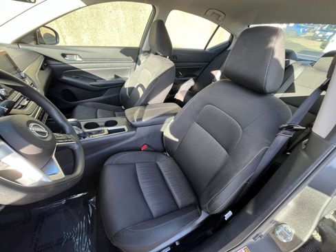 Used 2025 Nissan Altima 2.5 SV FWD image 37