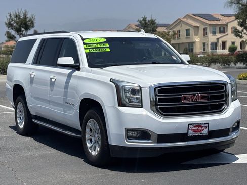 Used 2017 GMC Yukon XL SLT AWD/4WD image 1