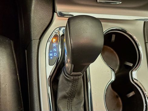 Used 2018 Jeep Grand Cherokee Limited image 25