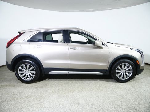 Used 2022 Cadillac XT4 Premium Luxury w/ Enhanced Visibility Package image 8