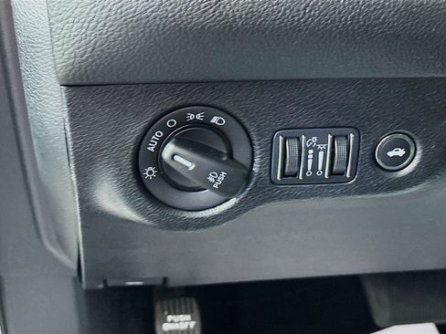Used 2022 Dodge Challenger R/T RWD image 10