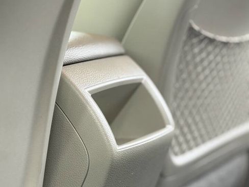 Used 2010 Subaru Outback 2.5i Limited image 10