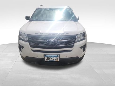 Used 2019 Ford Explorer XLT w/ Equipment Group 202A AWD/4WD image 8