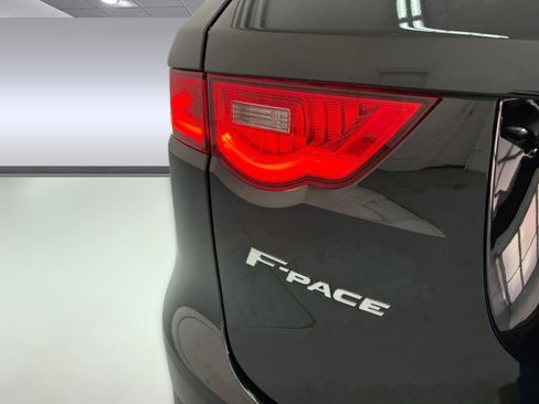 Used 2019 Jaguar F-PACE Premium image 19