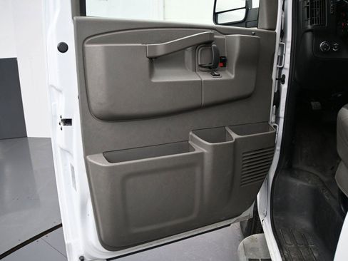 Used 2023 Chevrolet Express 2500 w/ Driver Convenience Package image 8