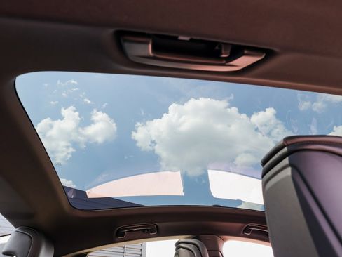 New 2025 Porsche Taycan image 30