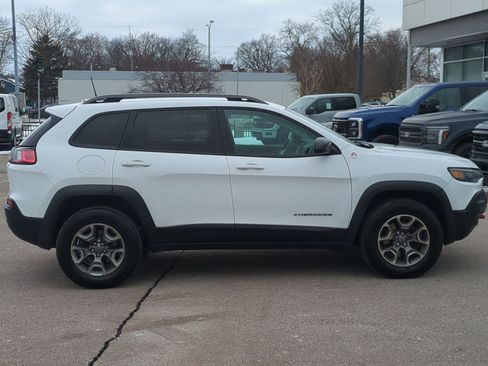 Used 2020 Jeep Cherokee Trailhawk image 18