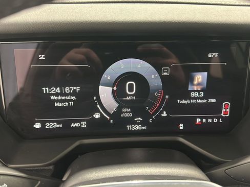 Used 2025 GMC Acadia Elevation w/ Elevation Premium Package image 11