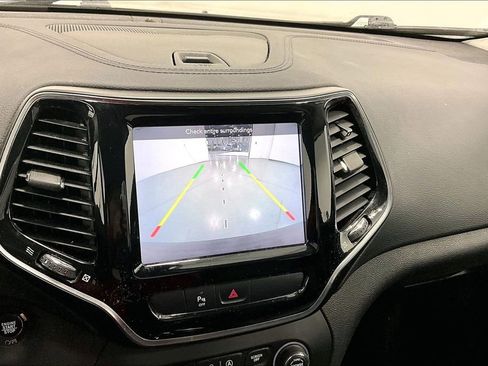 Used 2020 Jeep Cherokee Limited image 29