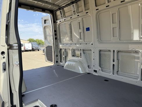 New 2025 Mercedes-Benz Sprinter 2500 image 21