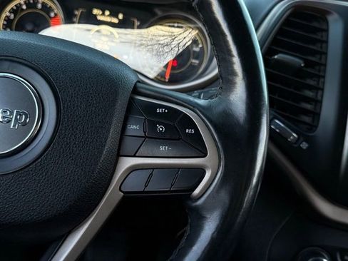 Used 2018 Jeep Cherokee Altitude image 8