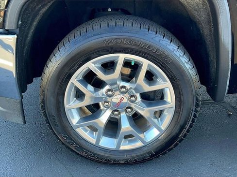 Used 2018 GMC Sierra 1500 SLT w/ SLT Premium Package image 9