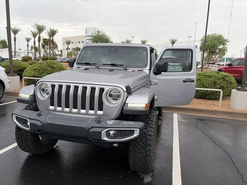 Used 2019 Jeep Wrangler Unlimited Sahara AWD/4WD image 4