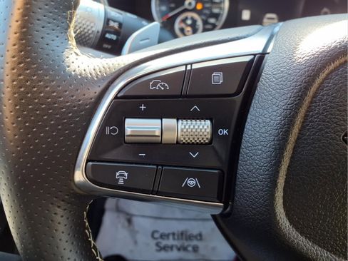 Used 2025 Genesis G70 2.5T image 12