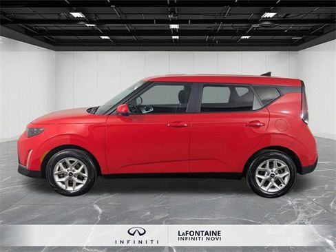 Used 2023 Kia Soul LX w/ Option Group 015 image 2