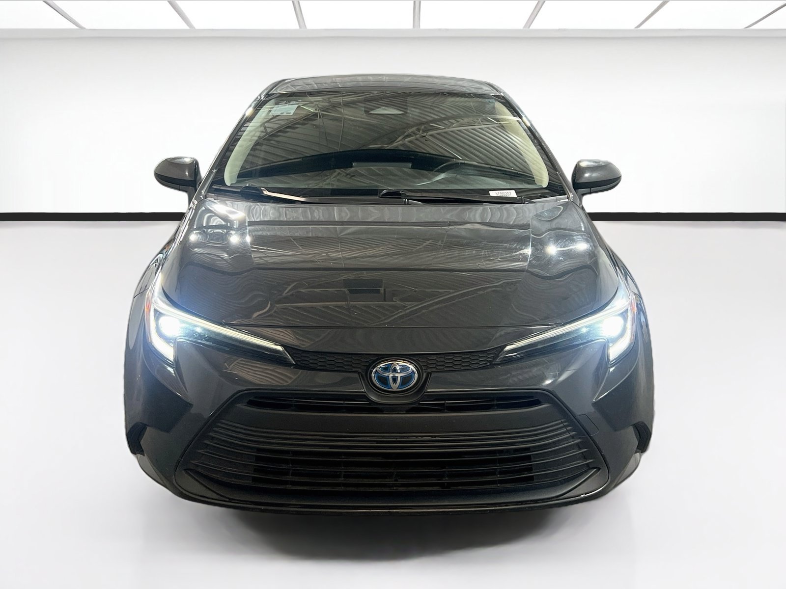 Used 2024 Toyota Corolla LE FWD image 2
