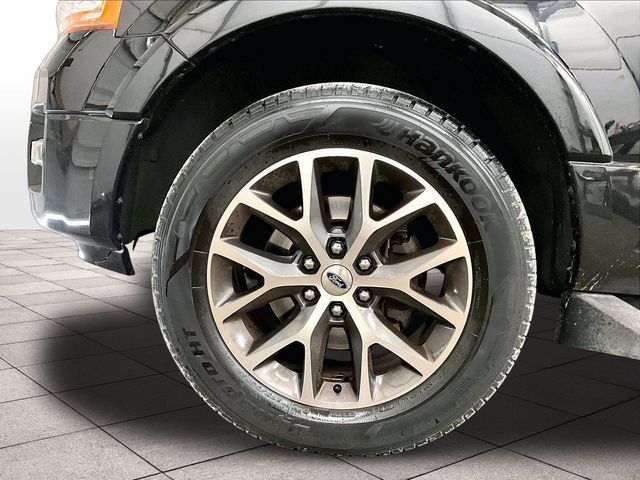 Used 2016 Ford Expedition XLT w/ Equipment Group 202A AWD/4WD image 9