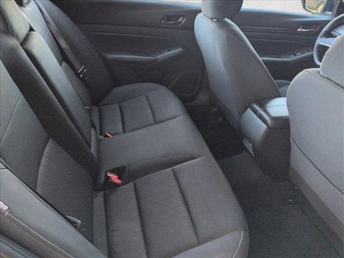 Used 2024 Nissan Altima 2.5 SV image 18