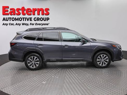 Used 2023 Subaru Outback Premium AWD/4WD image 4