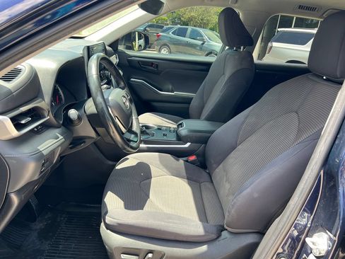 Used 2022 Toyota Highlander LE FWD image 9