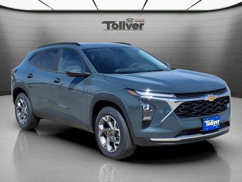 New 2026 Chevrolet Trax LT w/ Driver Confidence Package image 2