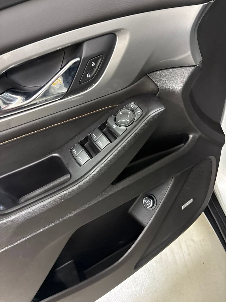 Used 2020 Chevrolet Traverse RS FWD image 17