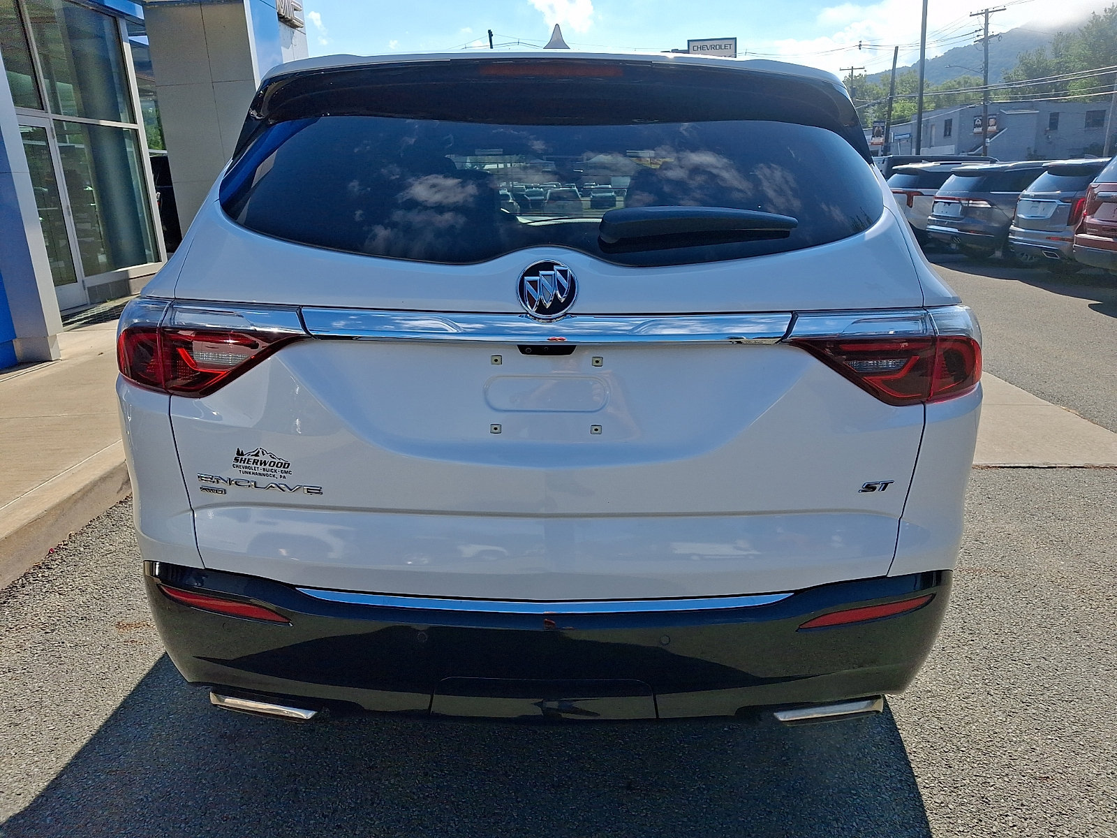 Used 2024 Buick Enclave Essence w/ Experience Buick Package AWD/4WD image 5