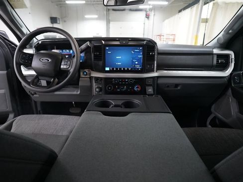 Used 2025 Ford F250 XLT w/ Black Appearance Package AWD/4WD image 5
