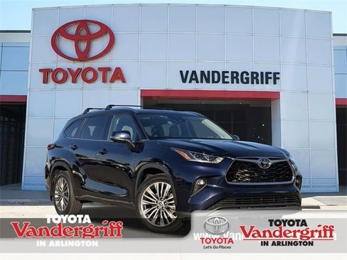 Used 2022 Toyota Highlander Platinum image 1