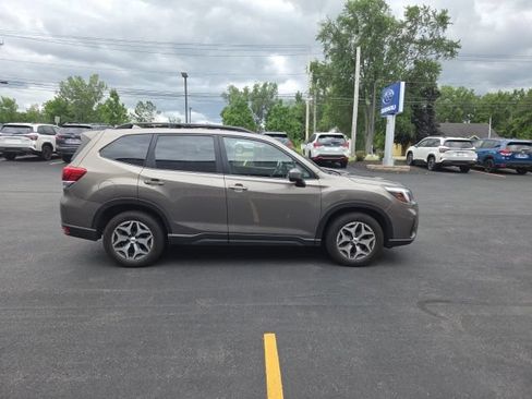 Used 2019 Subaru Forester Premium w/ All-Weather Package AWD/4WD image 5