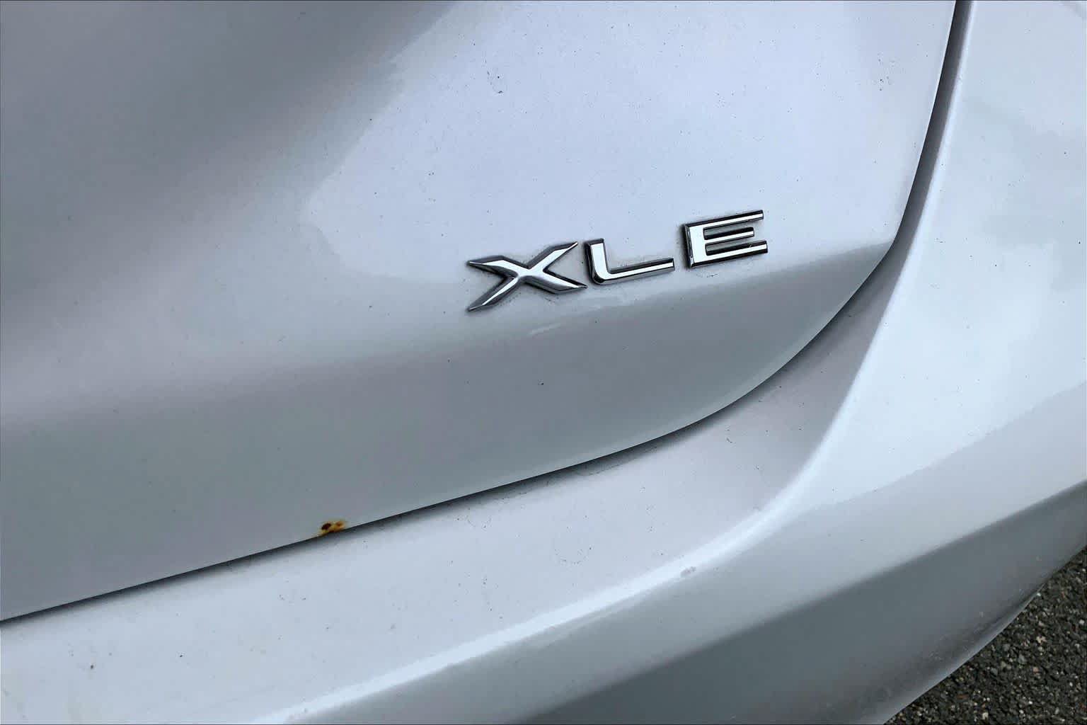 Used 2019 Toyota Avalon XLE w/ Moonroof Package FWD image 10