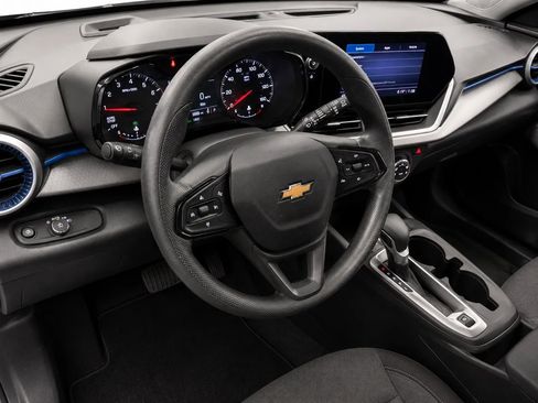 Used 2025 Chevrolet Trax LS FWD image 11