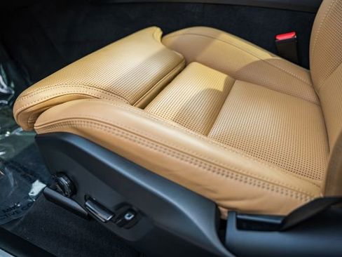 Used 2023 Volvo XC60 B5 Ultimate w/ Climate Package image 34