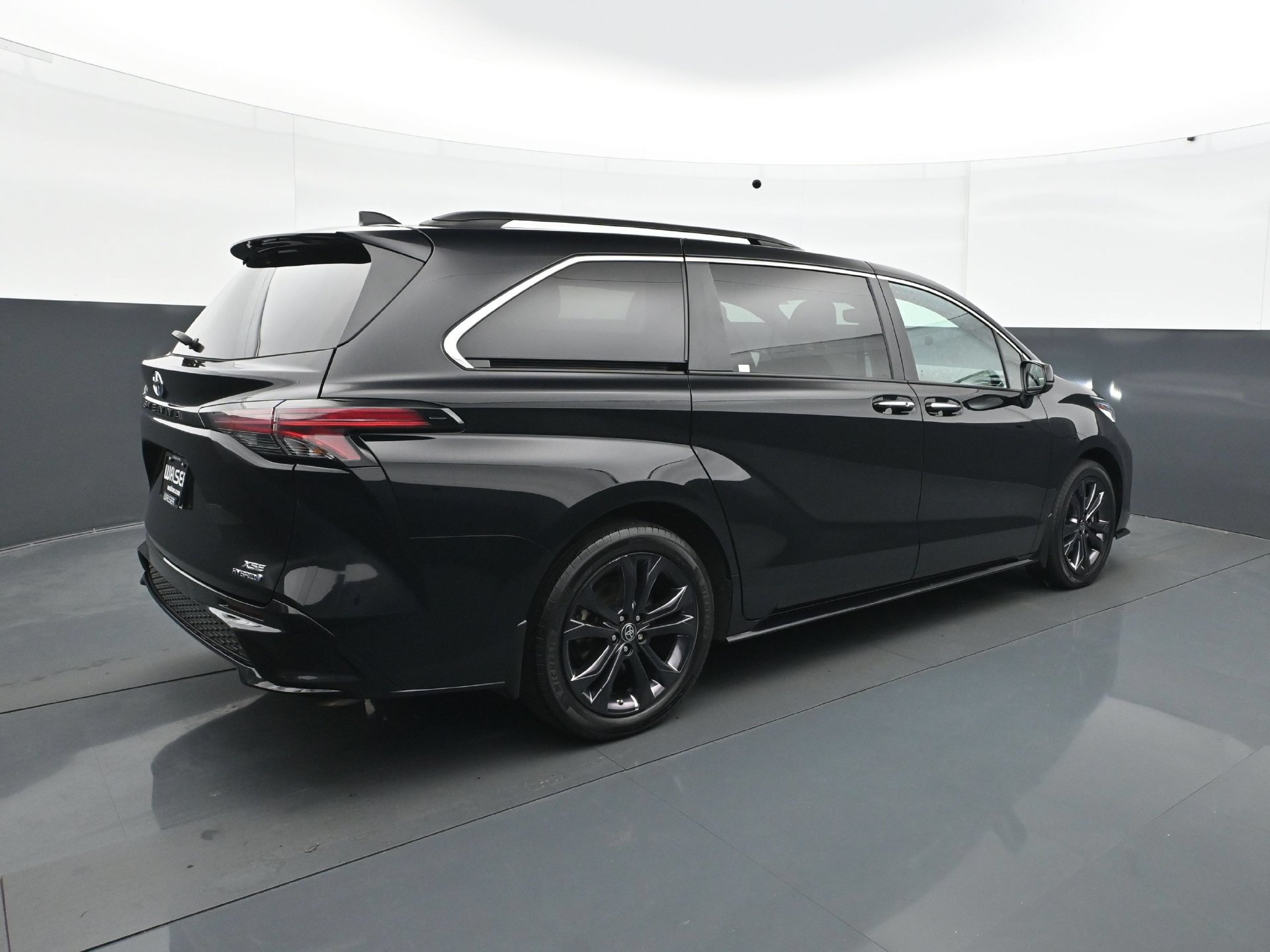 Used 2022 Toyota Sienna XSE FWD image 7
