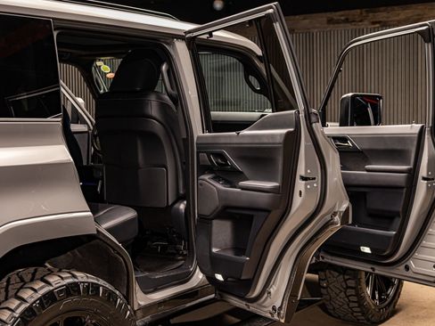 Used 2025 Lexus GX 550 image 36