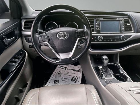 Used 2018 Toyota Highlander XLE AWD/4WD image 5