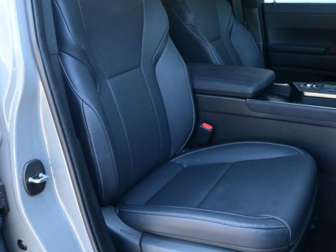 Used 2025 Lexus GX 550 w/ Accessory Package (Z1) AWD/4WD image 33