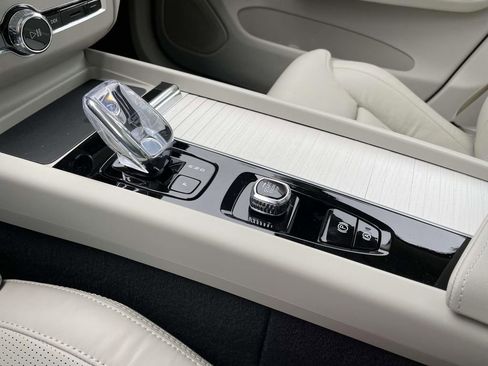 New 2026 Volvo XC60 B5 Ultra w/ Protection Package Premier image 18