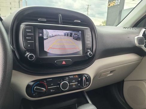 Used 2022 Kia Soul LX FWD image 28