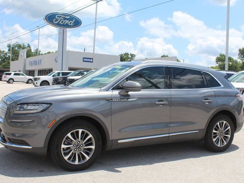 Used 2022 Lincoln Nautilus FWD w/ Premium Package image 3