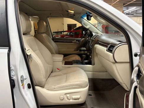 Used 2016 Lexus GX 460 w/ Premium Package image 22