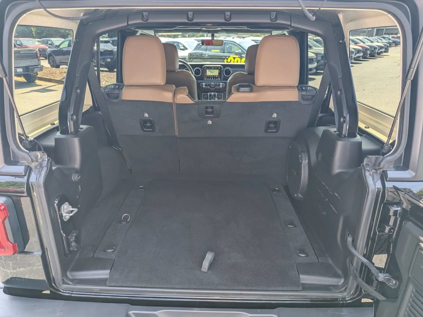 Used 2022 Jeep Wrangler Unlimited Sahara w/ LED Lighting Group AWD/4WD image 16