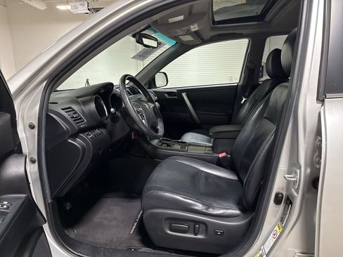 Used 2012 Toyota Highlander SE w/ Tow Pkg FWD image 20